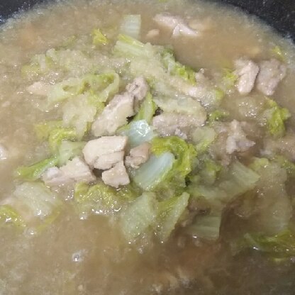 大根と白菜がたくさんあったので、作ってみました。簡単でおいしくレパートリーに入れたいと思います。鶏肉が半分しかなかったので、残っていたからあげにもかけました。